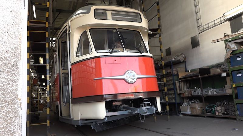 Praha vrací na koleje legendární tramvaj T2